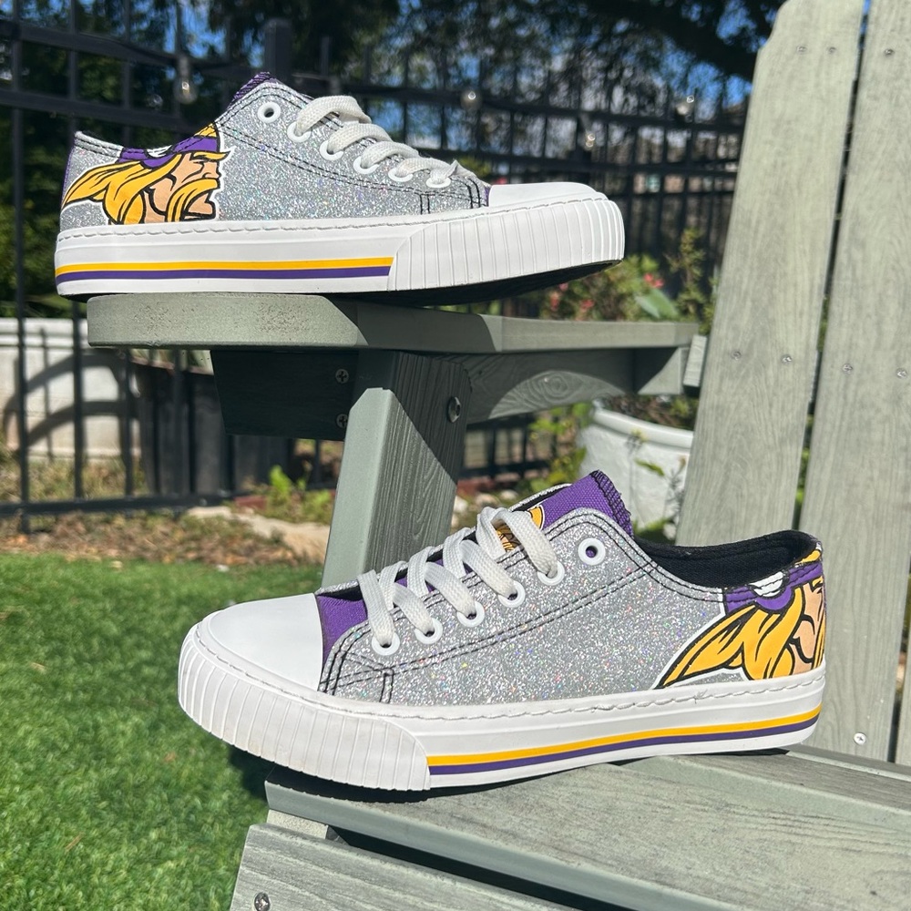 Minnesota Vikings Woman’s 7 Glitter Low Top Canvas Shoes Purple Sneakers Sparkle